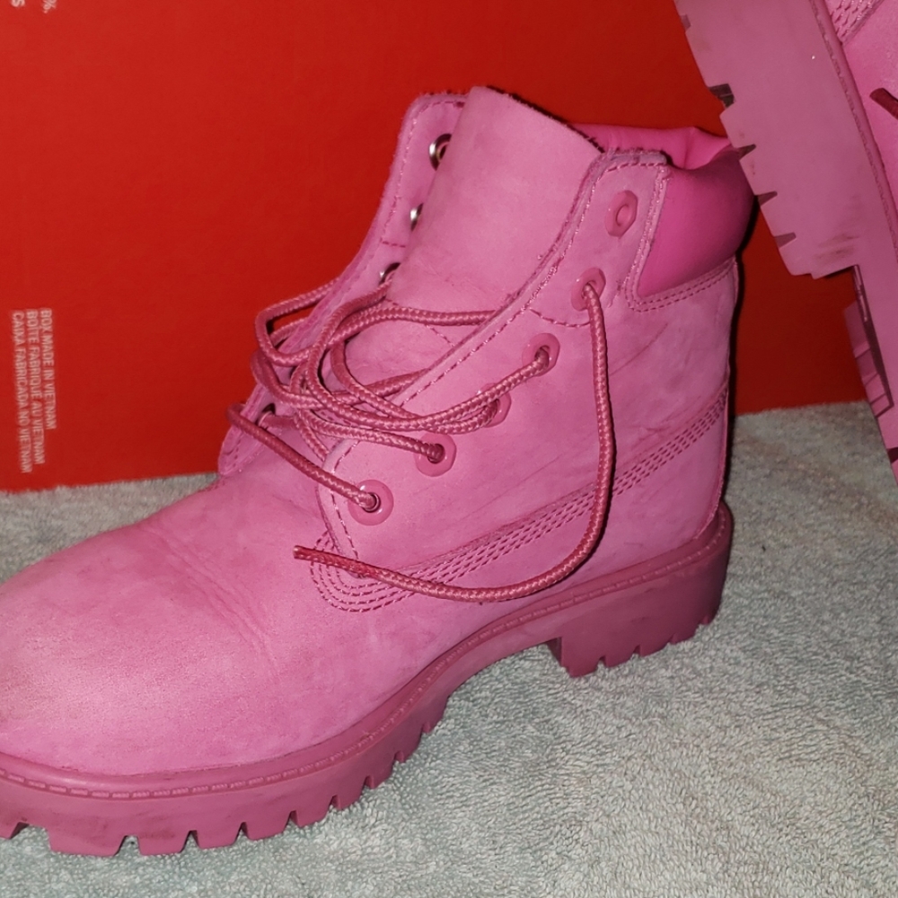 Girls PINK Timberlands! So cute! Primaloft